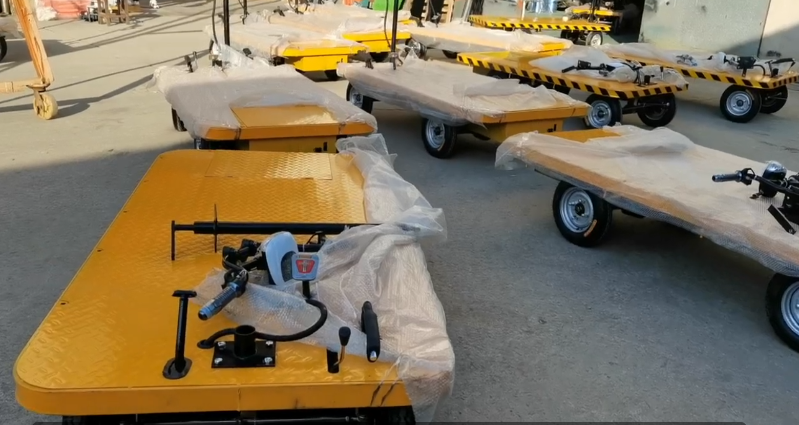 Electric trolley Electric four-wheel flat loading carrier vehicle